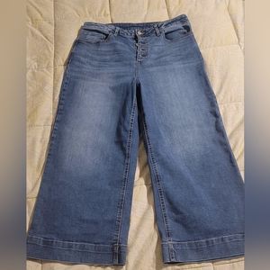 Women's Button Fly Wide Leg Jeans.